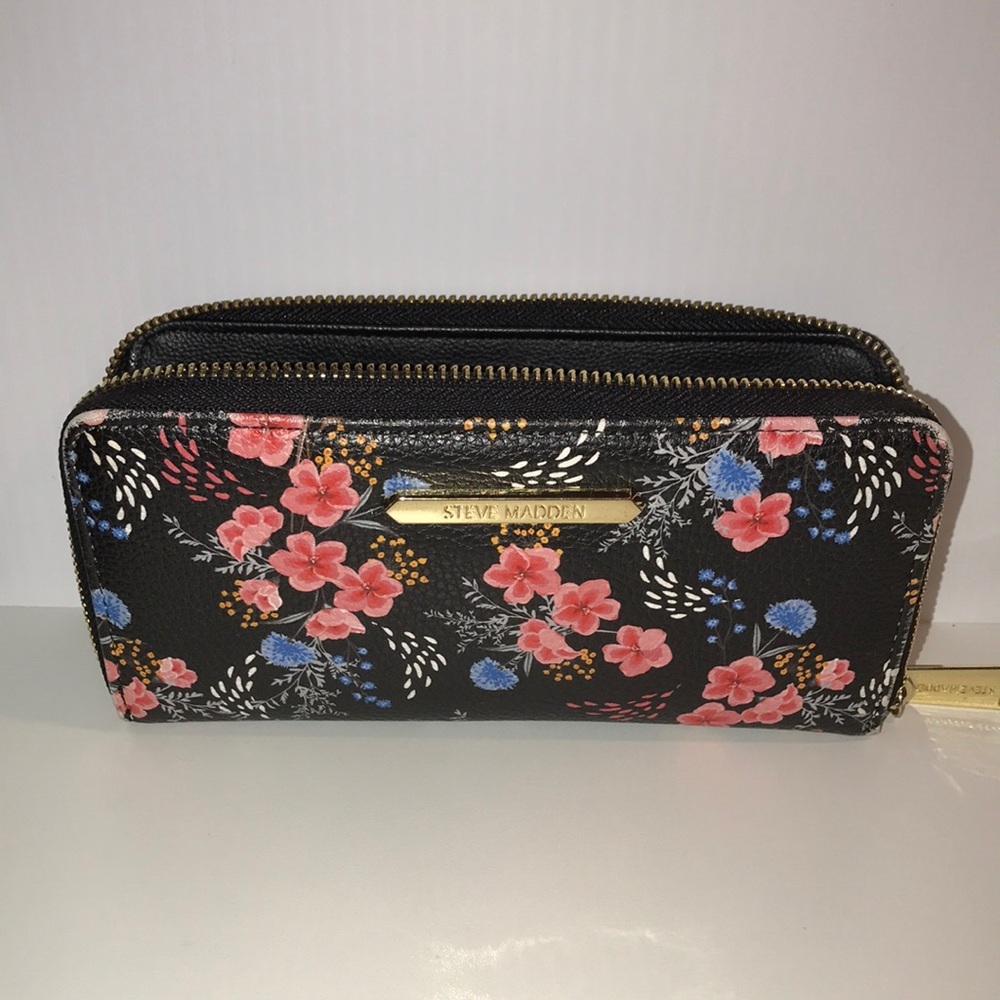 Steve Madden Black Floral accordion Women's Wallet